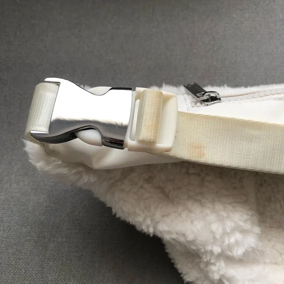 Alo Yoga Sherpa Explorer Fanny Pack Ivory - Picture 8 of 12